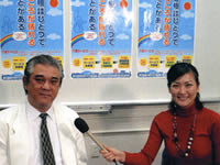 介護サービスについて説明する（社）鹿児島県医師会常任理事の林芳郎先生（写真左）と和田由樹健康リポーター（写真右）
